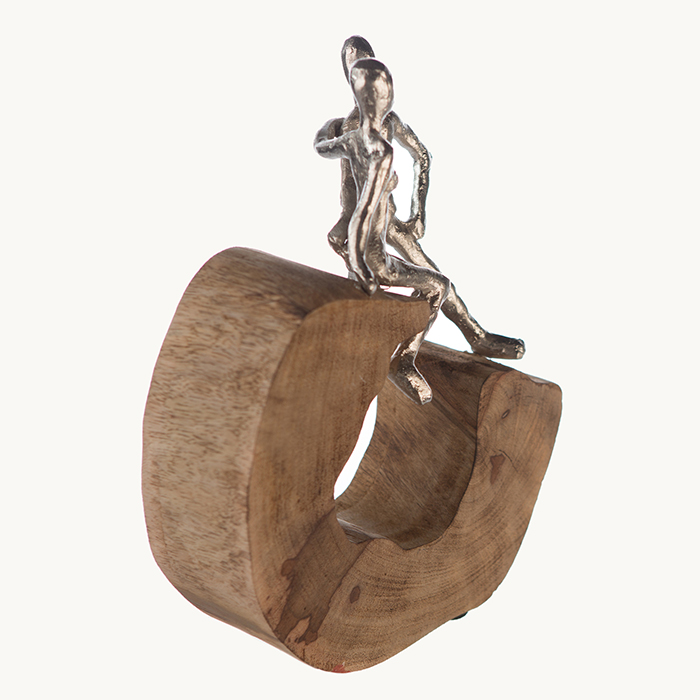Skulptur „Secure“ aus naturbelassenem Mangoholz, handgefertigt 