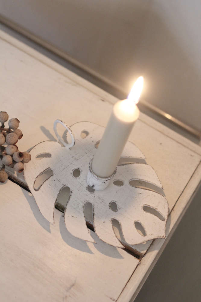 Kerzenhalter weiß Blattform 15cm groß 