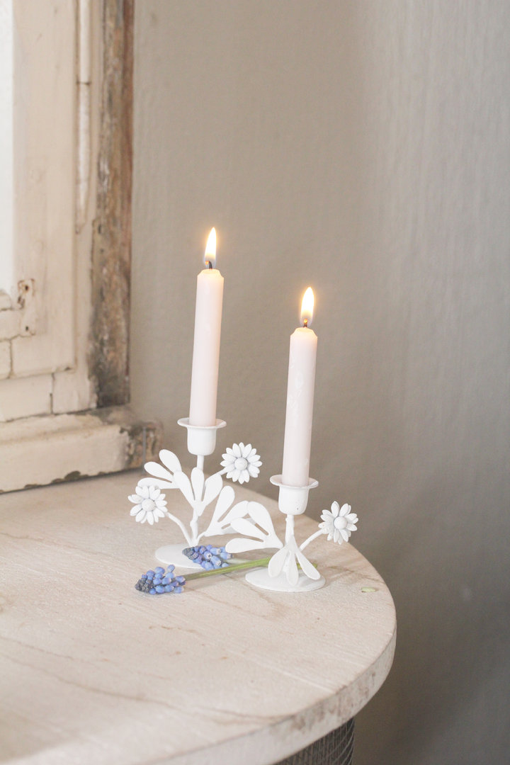 Kerzenhalter mit zwei Blumen
