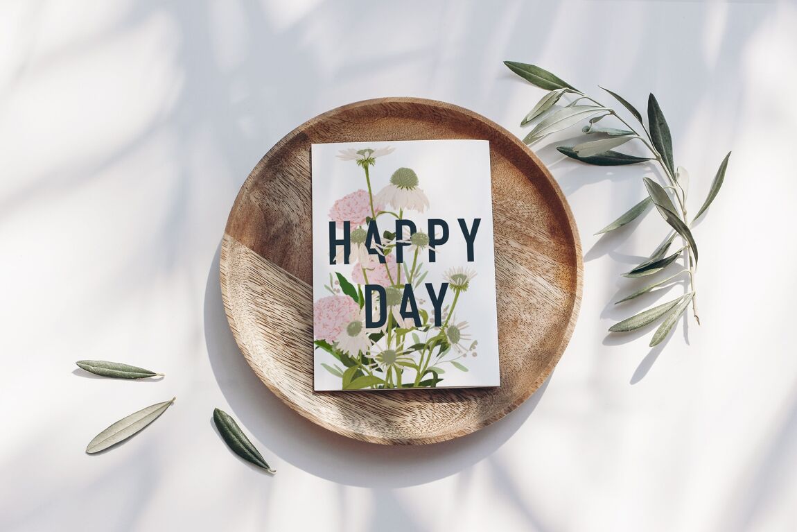 Postkarte Happy Day Lettering mit Blumen